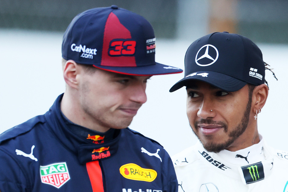 Max Verstappen (24) berührte den Mercedes von Lewis Hamilton (36) und soll nun deshalb 50.000 Euro Strafe zahlen.