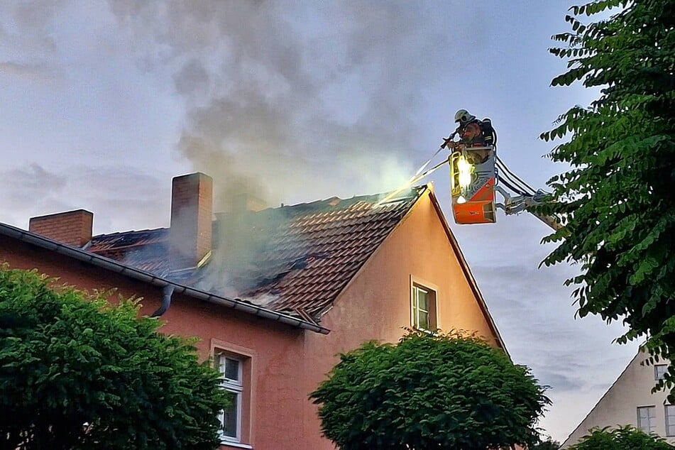 Gegen 2 Uhr am Sonntag war das Feuer in Neuruppin unter Kontrolle gebracht.