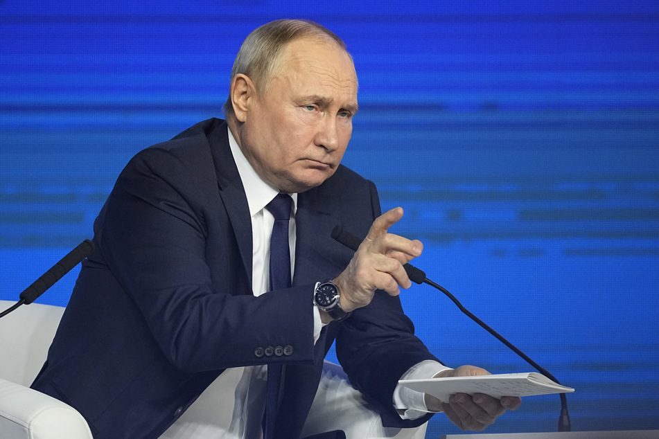 Russlands Präsident Wladimir Putin (71) hat die Banken seines Landes aufgerufen, sich nicht mehr vor den Sanktionen zu fürchten.
