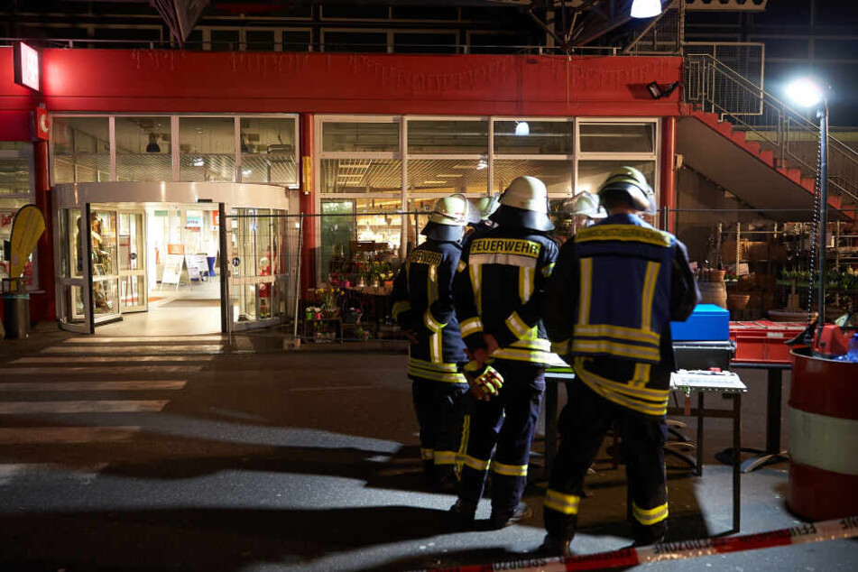 Die Feuerwehr rückte mit einem Großaufgebot in Unkel an.
