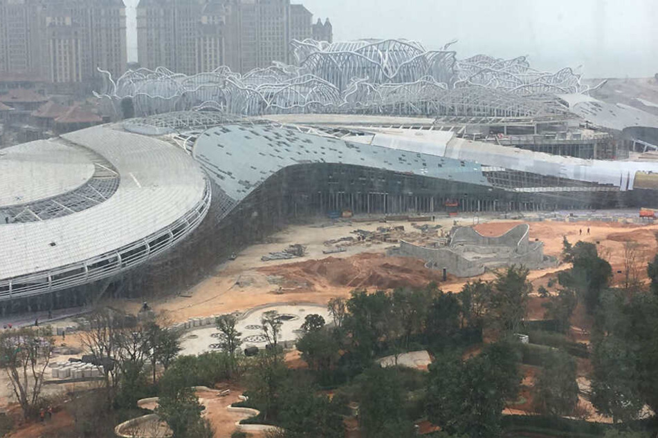 Mit dem Projekt "Ocean Flower Island" entsteht auch die größte Shopping Mall Asiens.