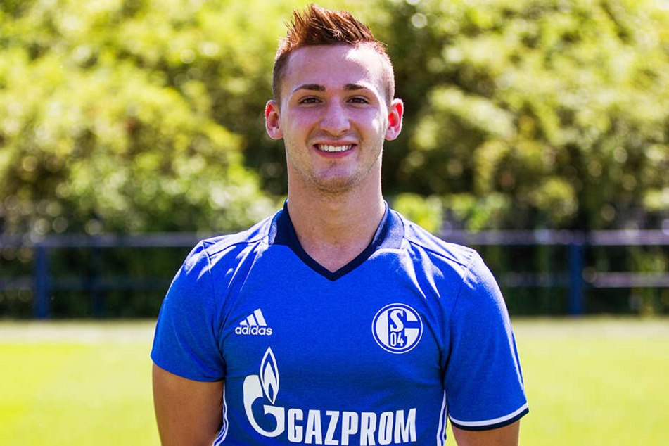 Spielte in der Jugend des FC Schalke 04 unter anderem mit Leroy Sané und Thilp Kehrer zusammen: Donis Avdijaj.