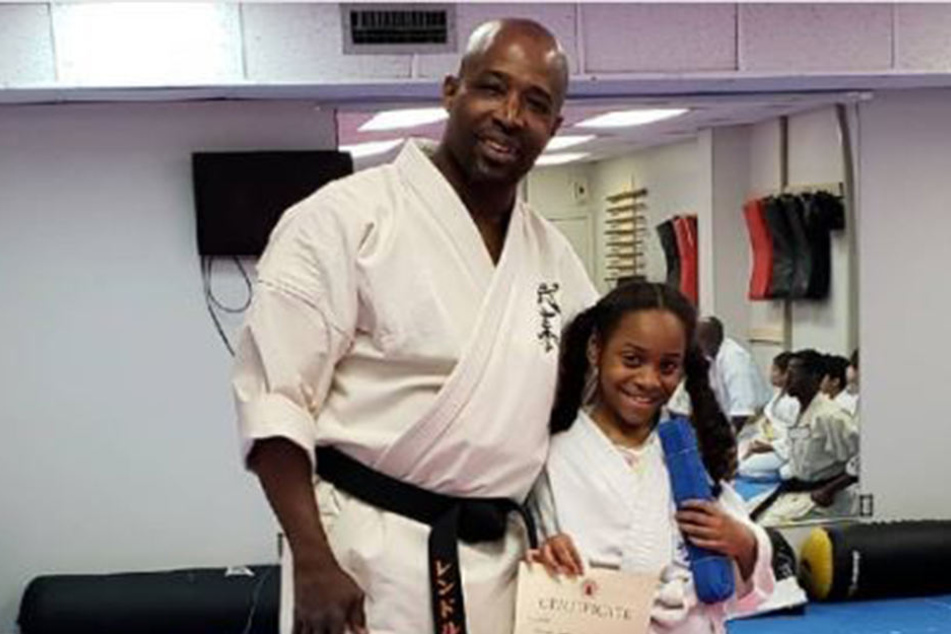 Der Karate-Held in seinem Studio.