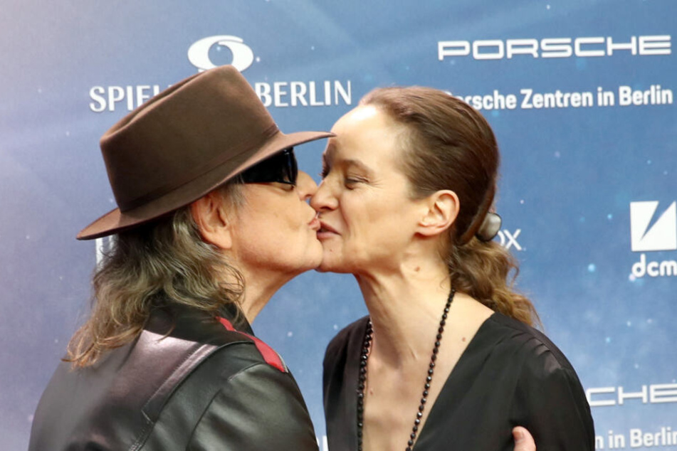 Für Schauspielerin Jeanette Hain gab es einen Kuss vom Panikrocker.