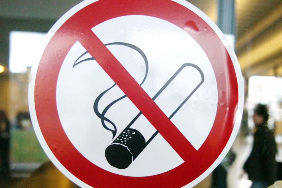 Die britische Regierung will seine Bevölkerung dazu bringen, "rauchfrei" zu werden.