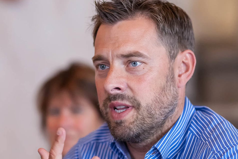 Matthias Krauß (43) ist einer der Betreiber der Eisbahn.