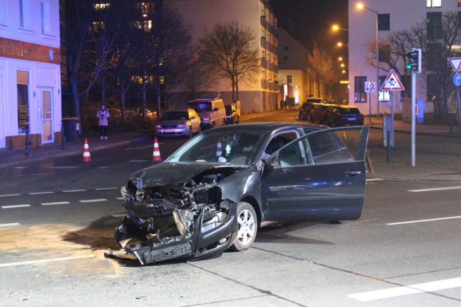 Durch den Unfall entstand ein Sachschaden von etwa 10.000 Euro.
