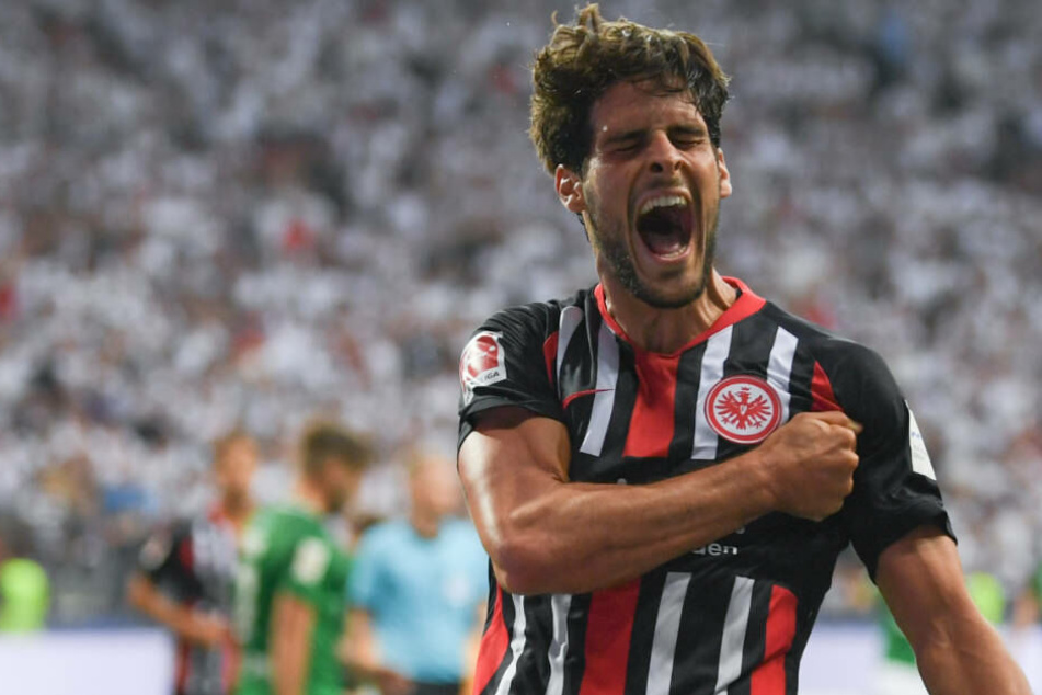 Gonçalo Paciencia freut sich über seinen Treffer zum 1:0.