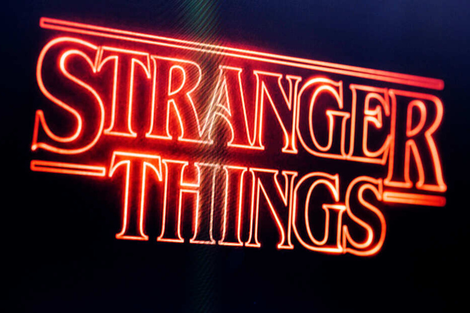 Das Logo der Serie flimmert über einen Fernsehbildschirm (Symbolbild).