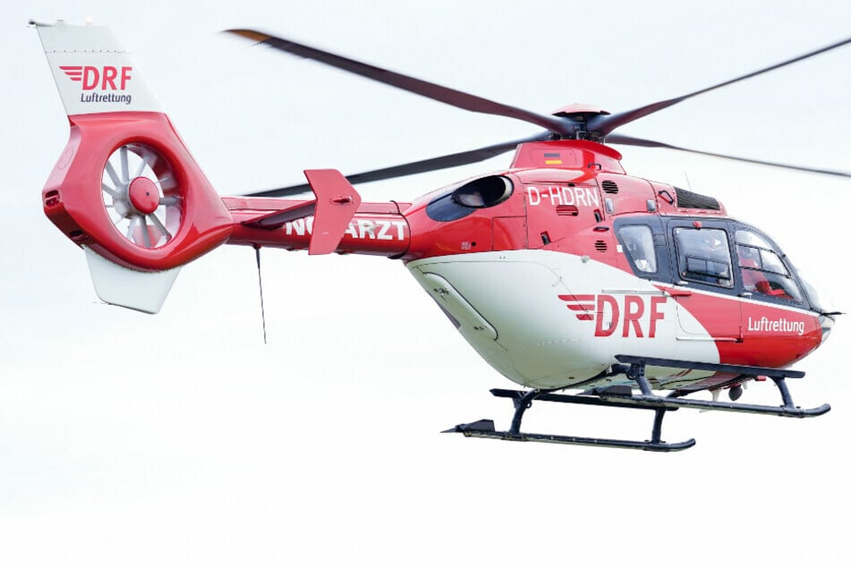 Auch ein Rettungshubschrauber kam bei dem Unfall auf der K 7888 zum Einsatz. (Symbolbild)