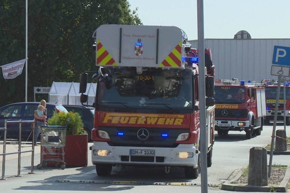 Die Feuerwehr war mit mehreren Einsatzfahrzeugen vor Ort.