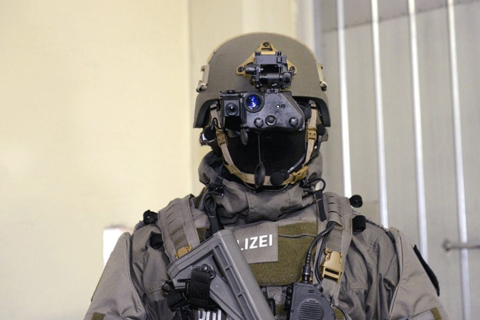 Die Polizei wird mit neuer Schutzausrüstung ausgestattet.