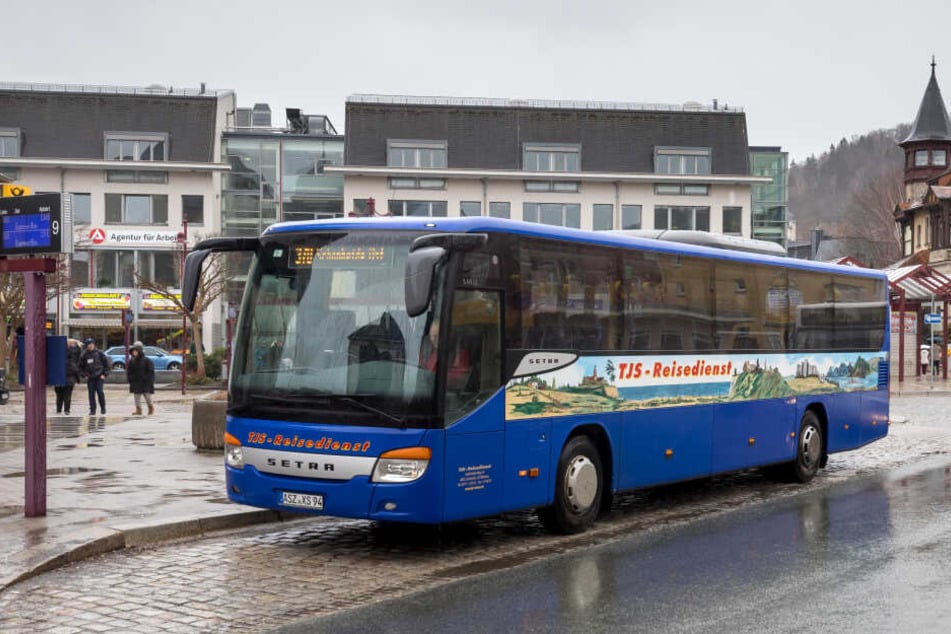 Mit diesem Linienbus wird der angehende Busfahrer Fahrgäste durch Aue transportieren.