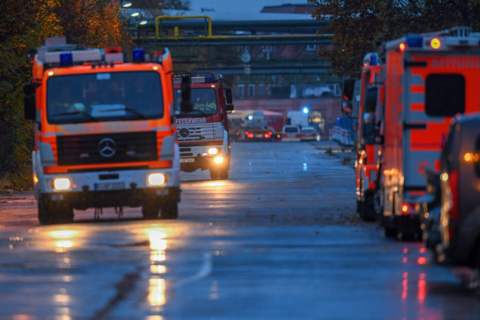 Die Feuerwehr füllte die übrige Säure in ein neues Fass (Symbolfoto).