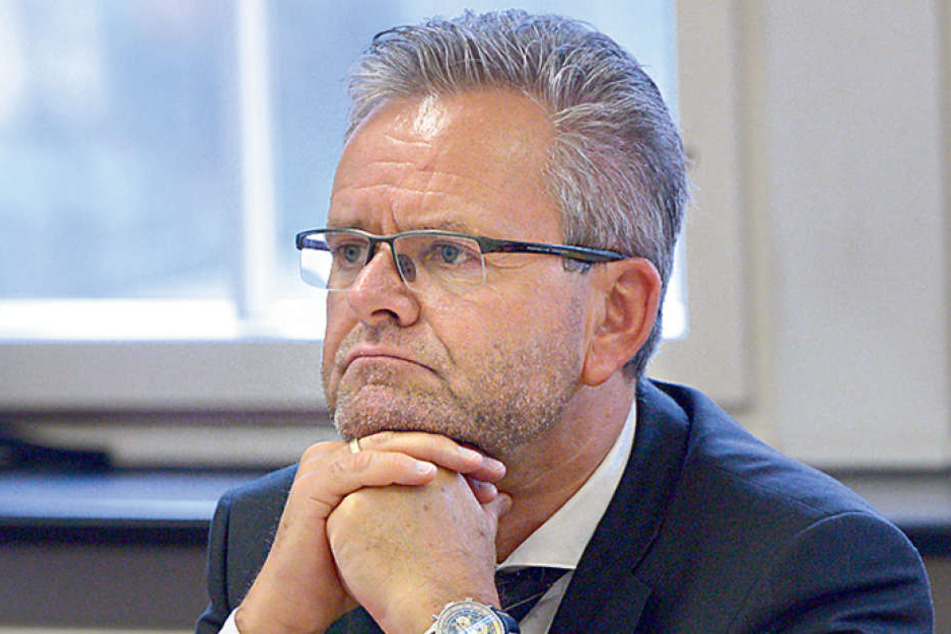 CDU-Fraktions-Chef Tino Fritzsche (55) hält wenig vom Ferien-Korsett für den
Hartmannplatz.