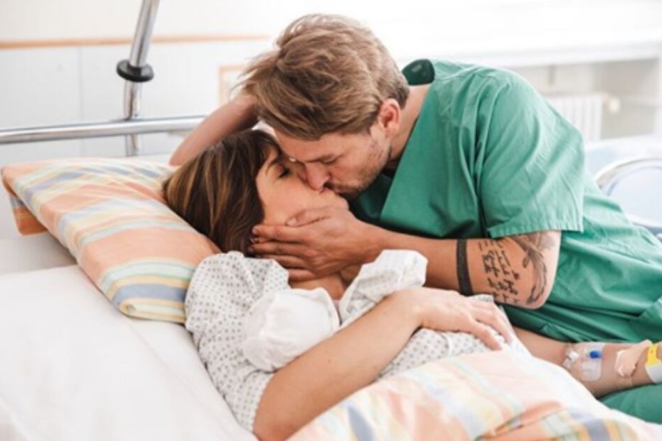 Glücklich zeigt sich die kleine Familie bei Instagram.