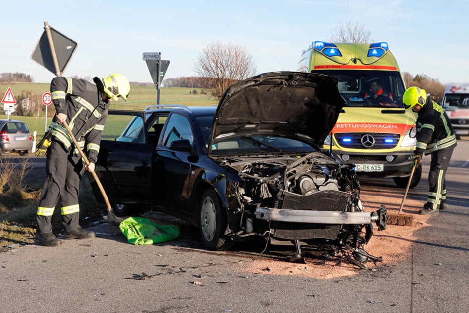 Die Augustusburger Straße wurde zur Unfallaufnahme und Bergung der Unfallfahrzeuge voll gesperrt.