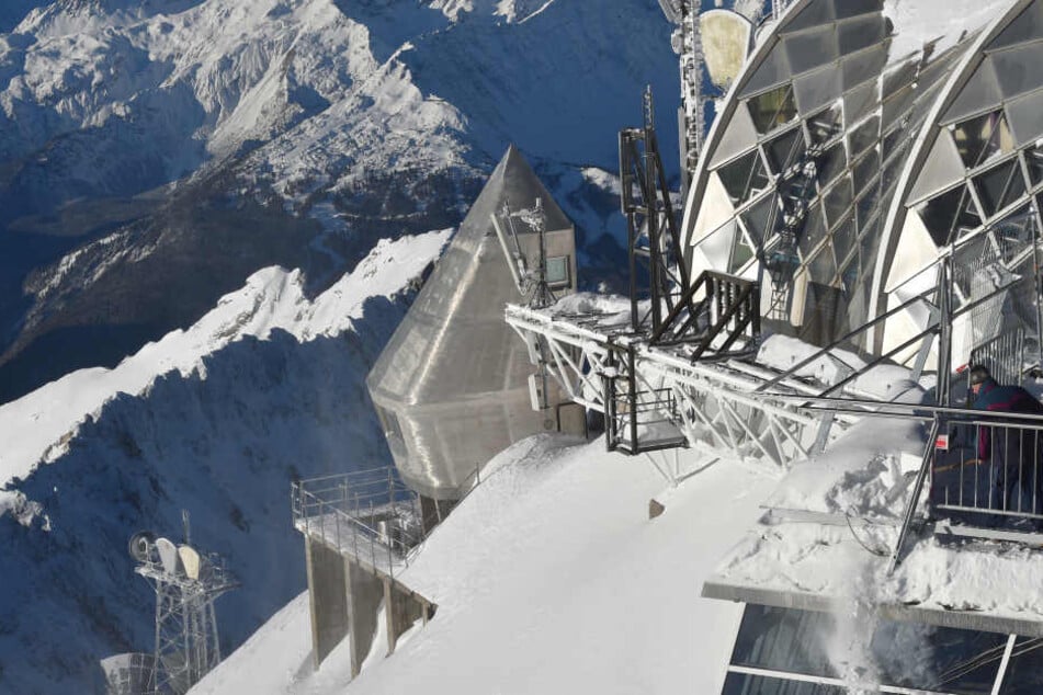 Einen Kälterekord hat der Winter in der Nacht zum Dienstag auf der Zugspitze gebracht.