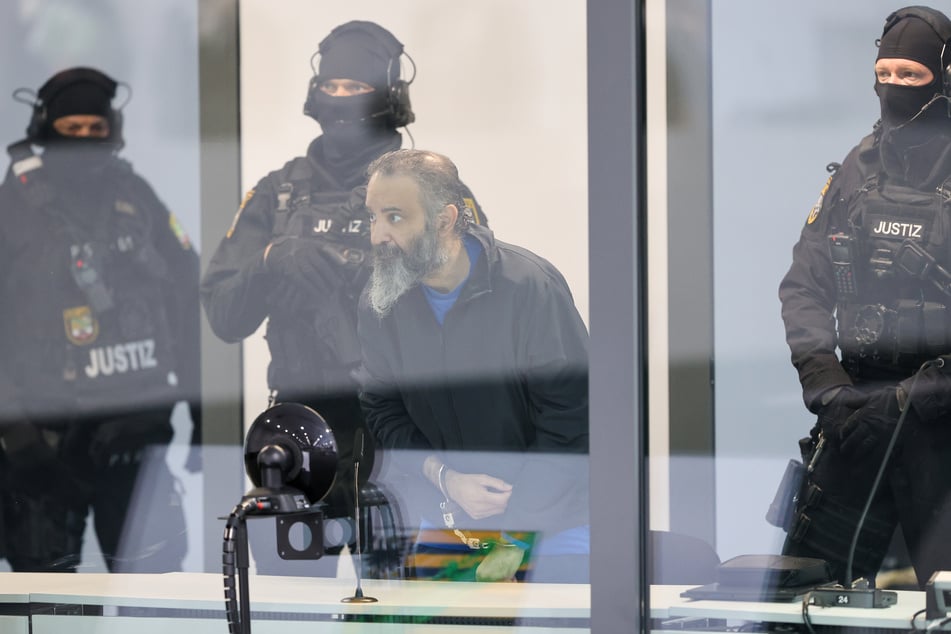 Dem Angeklagten Attentäter Taleb A. (51) musste erneut das Mikrofon abgestellt werden.