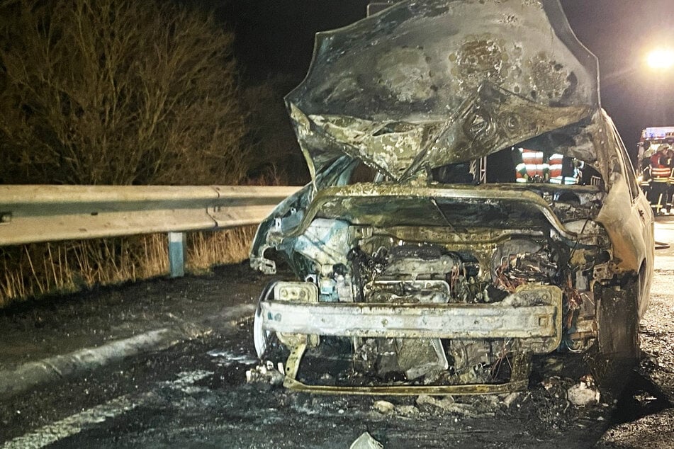 Auto brennt lichterloh: Vollsperrung der A65 bei Neustadt