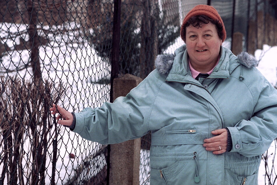 Die Auerbacher Hausfrau Regina Zindler (75) wurde Anfang der 2000er-Jahre durch den Streit um den "Maschendroahtzaun" bekannt. TV-Entertainer Stefan Raab (56) machte daraus eine Endlos-Lachnummer.