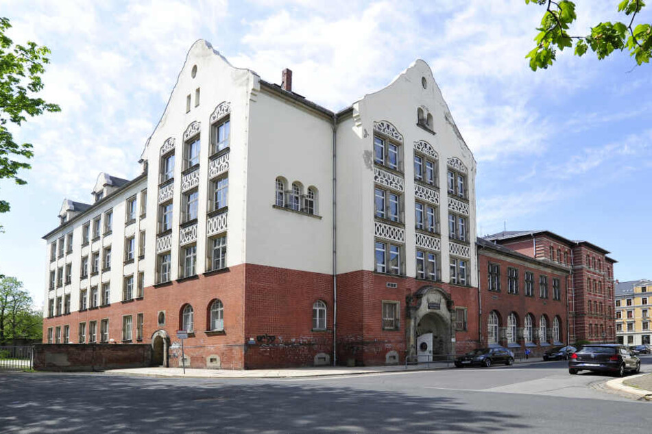 Das Gebäude der ehemaligen Georg-Weerth-Oberschule auf dem Sonnenberg ist baufällig.
