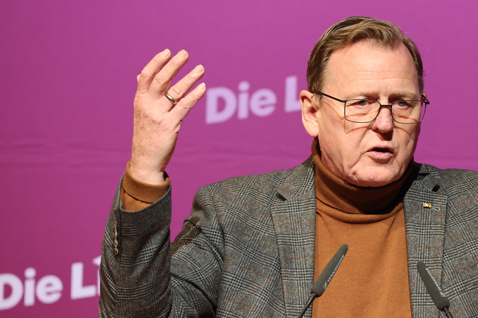 "Silberlocke" Ramelow macht Platz für Nachfolger und berichtet vom "geordneten" Auszug!