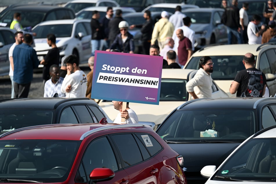 Vor der Einführung der Mindestpreise hatten Gegner der Regelung in Köln protestiert. (Archivbild)