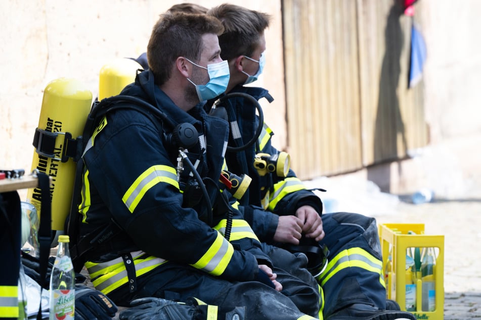 Schätzungsweise etwa 450 Feuerwehrleute waren seit Mittwochnachmittag im Einsatz.