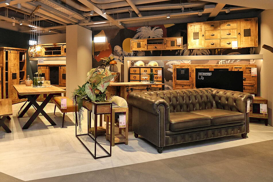 Lange Schlangen bei XXXLutz! Darauf können sich Kunden am Sonntag (15.3.) freuen