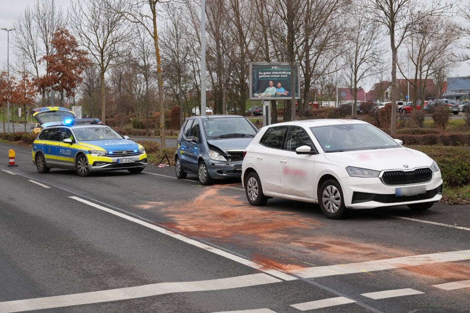Der Mercedes trug einen sehr offensichtlichen Schaden davon.