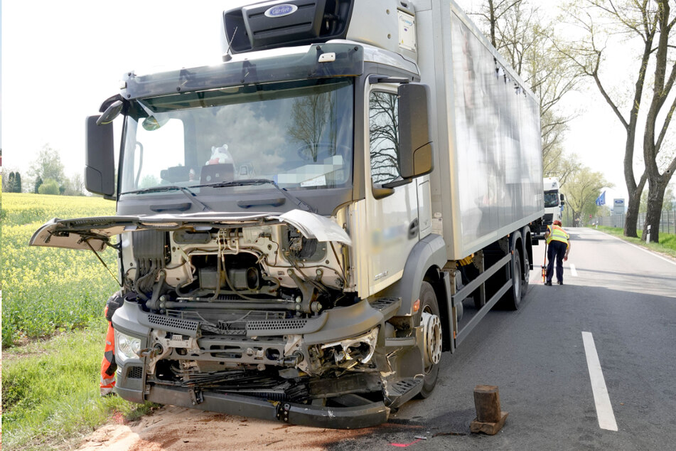An dem Lkw entstand bei dem Unfall ein hoher Sachschaden.