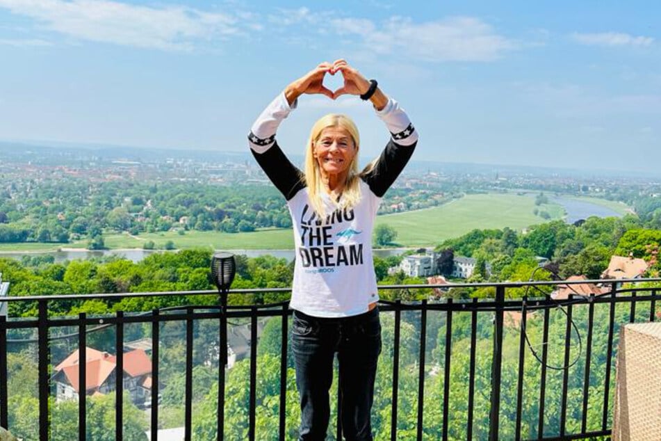 Ein Bild aus glücklichen und gesunden Tagen: Schwester Mirjana (66) auf Zoras Terrasse.