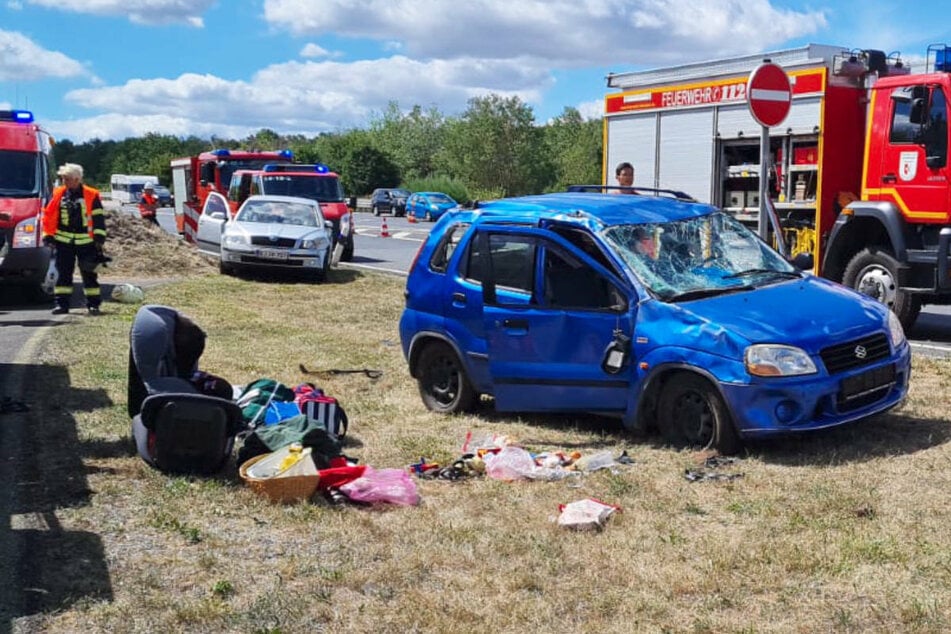 Unfall A9: Drei Autos auf A9 zusammengekracht: Frau (59) mit Hubschrauber in Klinik