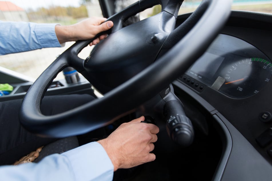 Nach dem zweiten Unfall übergab der Fahrer an der Unfallstelle den Bus einem Ersatzfahrer, wie aus Polizei-Angaben hervorging. (Symbolfoto)