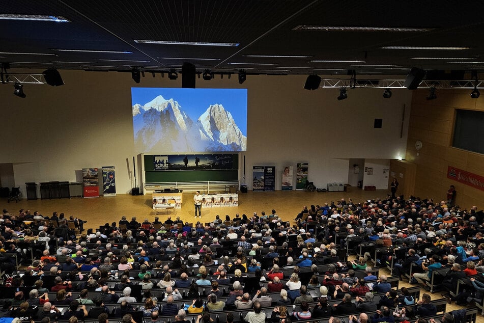 Neben Dokumentationen und Live-Vorträgen verzeichnete die Veranstaltung in ihrer Spitzenzeit bis zu 13.000 Zuschauer an einem Wochenende.