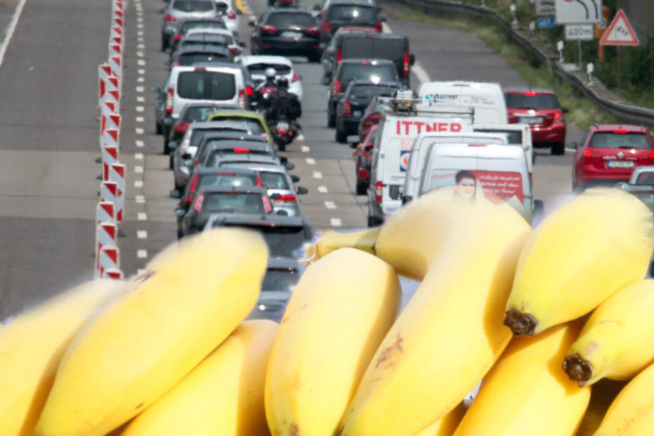 Auf der Autobahn bei Schwäbisch Hall ist ein Lastwagen mit rund 22 Tonnen Bananen umgekippt. (Fotomontage)
