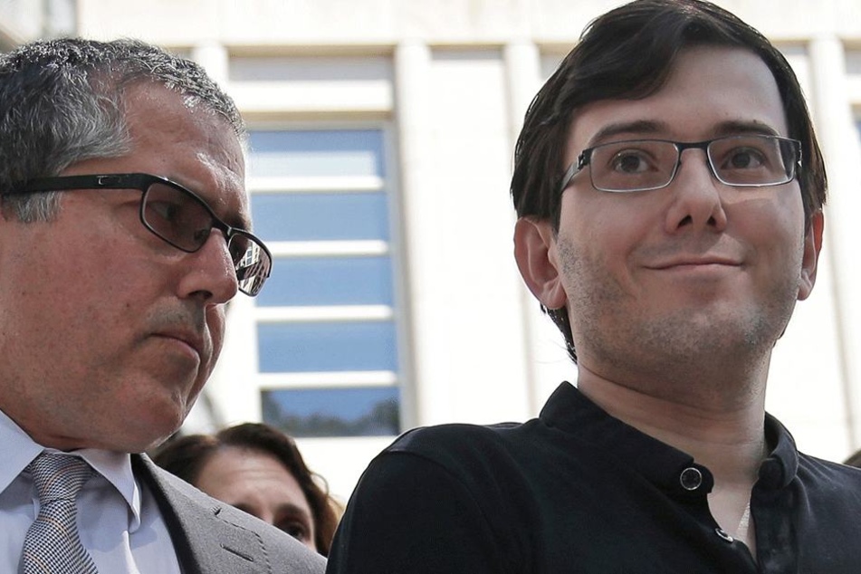 Martin Shkreli (34, rechts) grinst wie die Unschuld vom Lande. Doch das kauft ihm wohl niemand mehr ab.