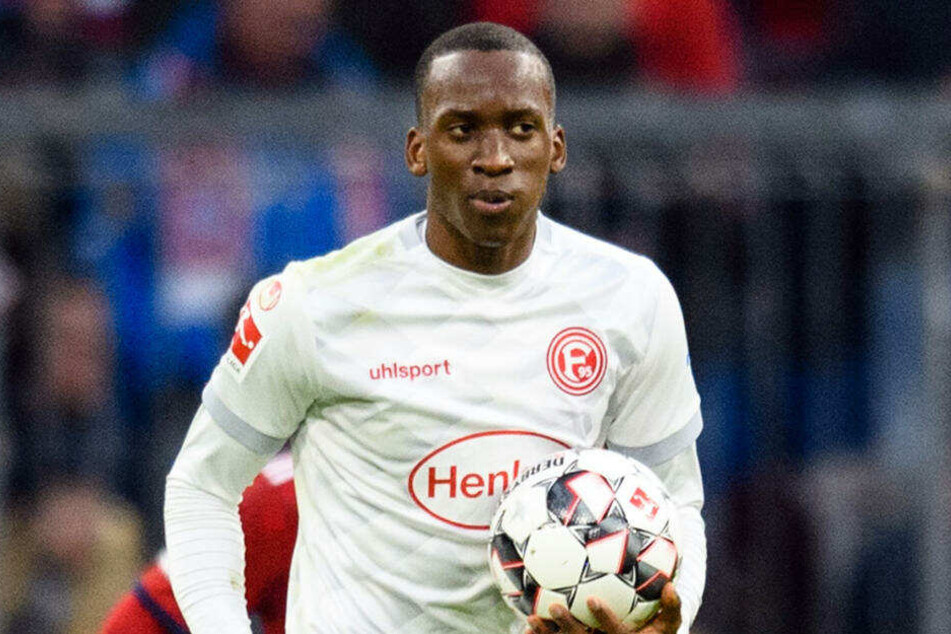 Dodi Lukebakio jubelt nach seinen Anschlusstreffer zum 2:1 in München.