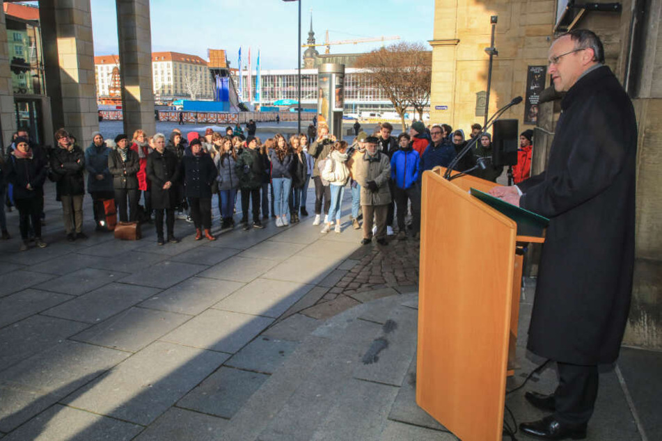 Finanzbürgermeister Peter Lames (55, SPD) und Dutzende Gäste gedachten an der Kreuzkirche den Opfern des Nationalsozialismus.