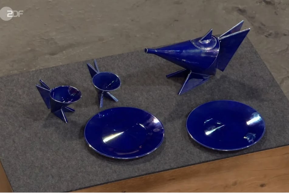 Verkäuferin Alexandra Weiss entdeckte das futuristische Tee-Service von "Villeroy &amp; Boch" bei einer Haushaltsauflösung.