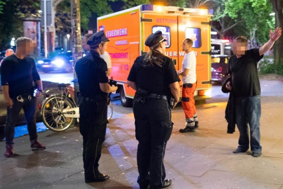 An der Holstenstraße sind zwei Betrunkene in Streit geraten.