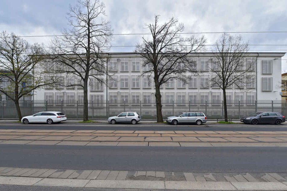 Noch immer sind die flüchtigen Flüchtlinge nach ihrem Ausbruch aus dem Abschiebeknast an der Hamburger Straße nicht geschnappt worden.