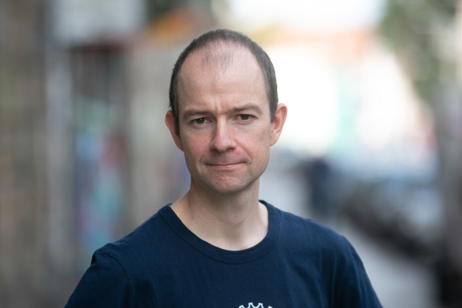 ADFC-Chef Nils Larsen (34) unterstützt den Wunsch nach einem Radweg.