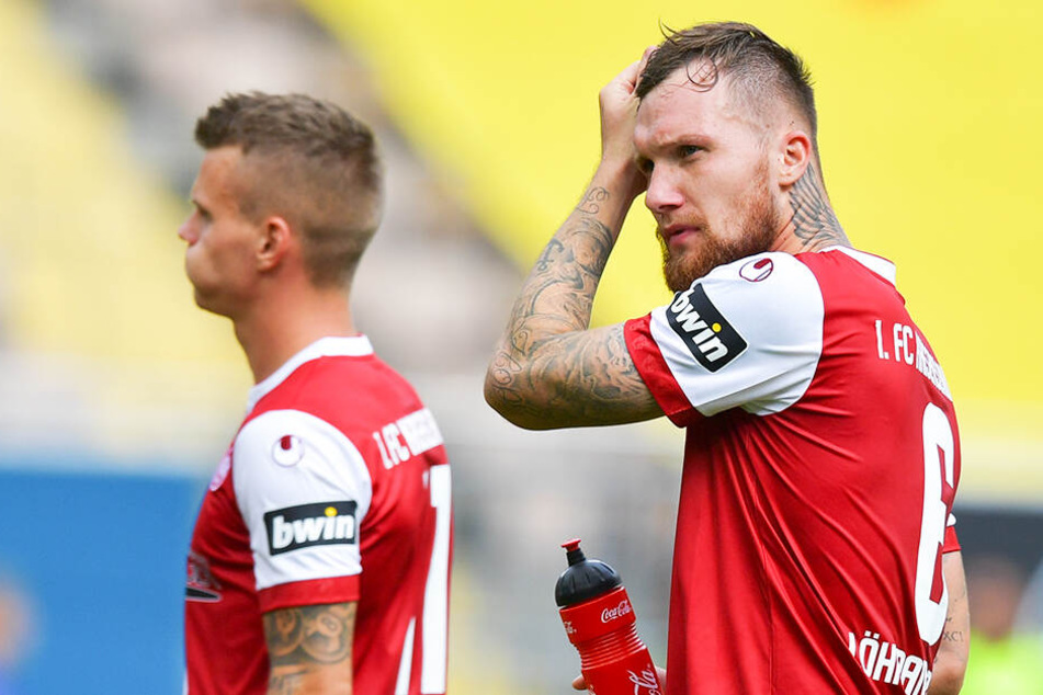 Die Lauterer Spieler Jan Löhmannsröben (r.) und Florian Pick müssten eine gewaltige Serie hinlegen, um den Rückstand zur Tabellenspitze der 3. Liga noch entscheidend zu verkürzen.