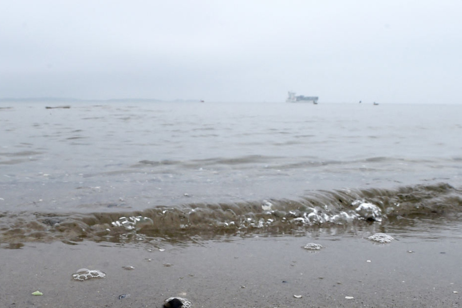 An der Kieler Förde haben Passanten eine Wasserleiche entdeckt (Symbolbild).
