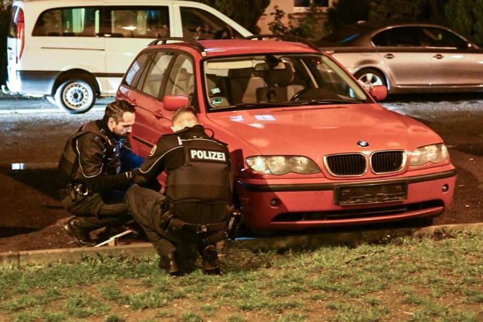 Mysteriöser Vorfall in Magdeburg: Erst fielen Schüsse, dann fehlten von diesem BMW die Kennzeichen.