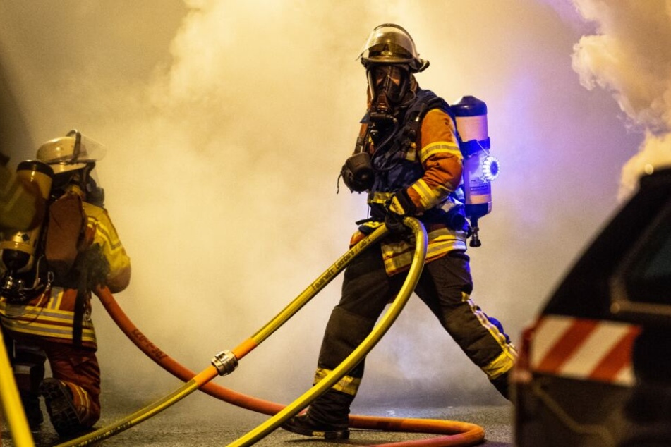 zahlreiche Feuerwehrmänner waren vor Ort. (Symbolbild)