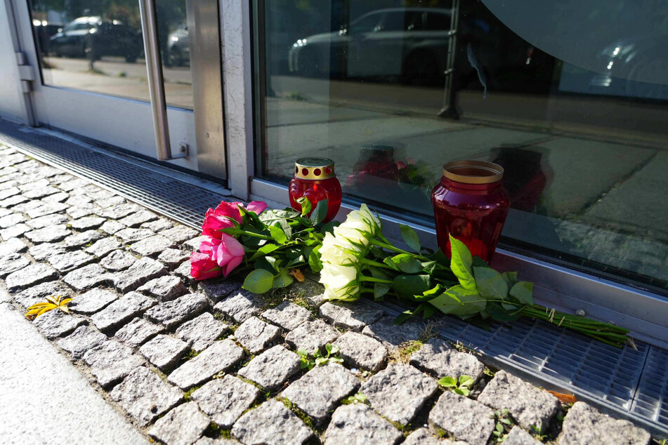 Mit Blumen und Kerzen gedachten Angehörige und Freunde des Opfers.