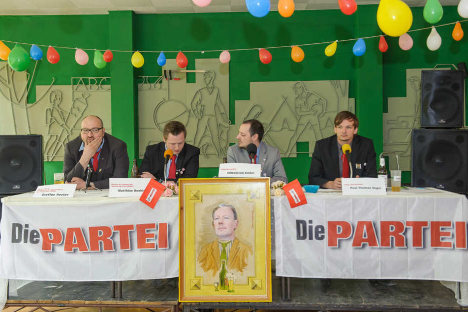 Der Vorstand von "Die Partei" stellte sein Wahlprogramm vor.